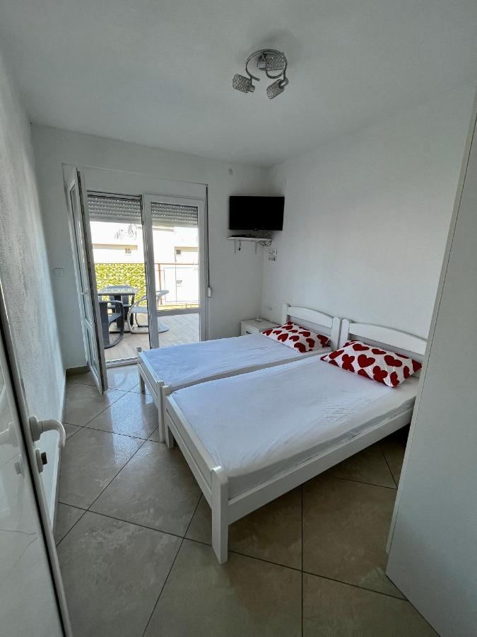 Apartments Apartmani Bojana ウトイェハ エクステリア 写真