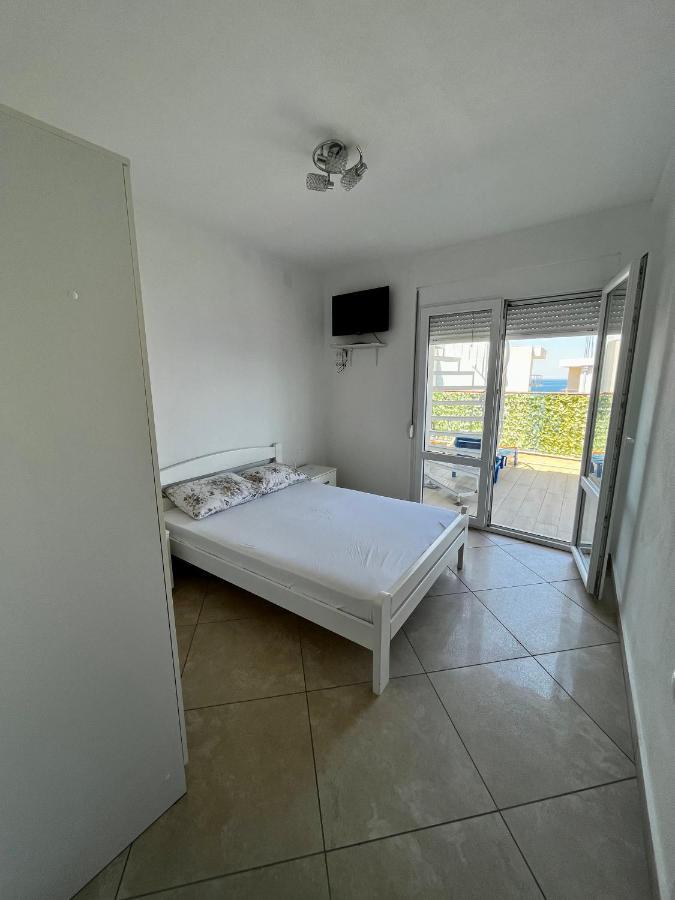 Apartments Apartmani Bojana ウトイェハ エクステリア 写真