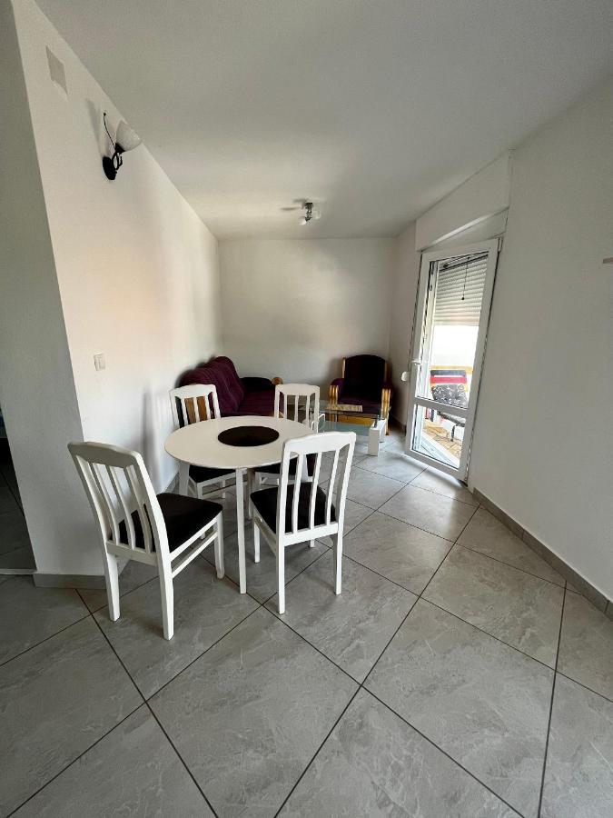 Apartments Apartmani Bojana ウトイェハ エクステリア 写真
