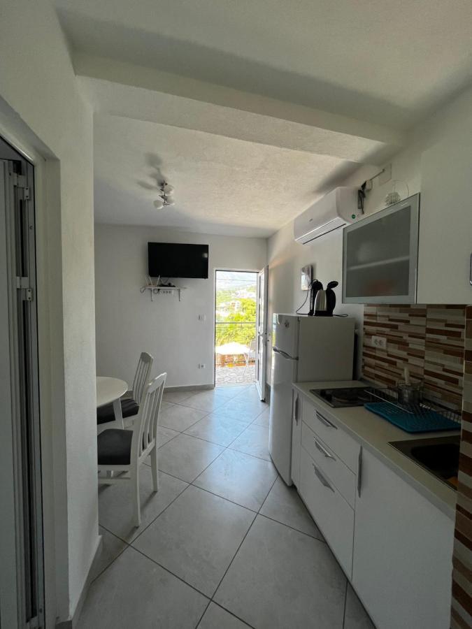 Apartments Apartmani Bojana ウトイェハ エクステリア 写真