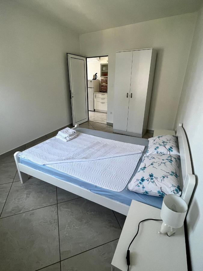 Apartments Apartmani Bojana ウトイェハ エクステリア 写真