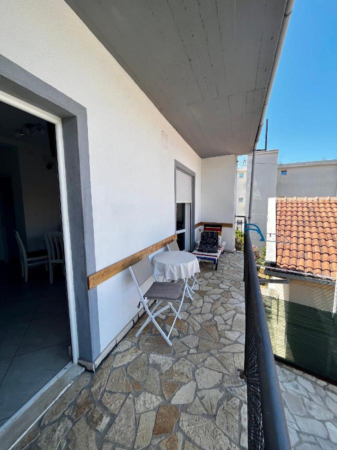 Apartments Apartmani Bojana ウトイェハ エクステリア 写真
