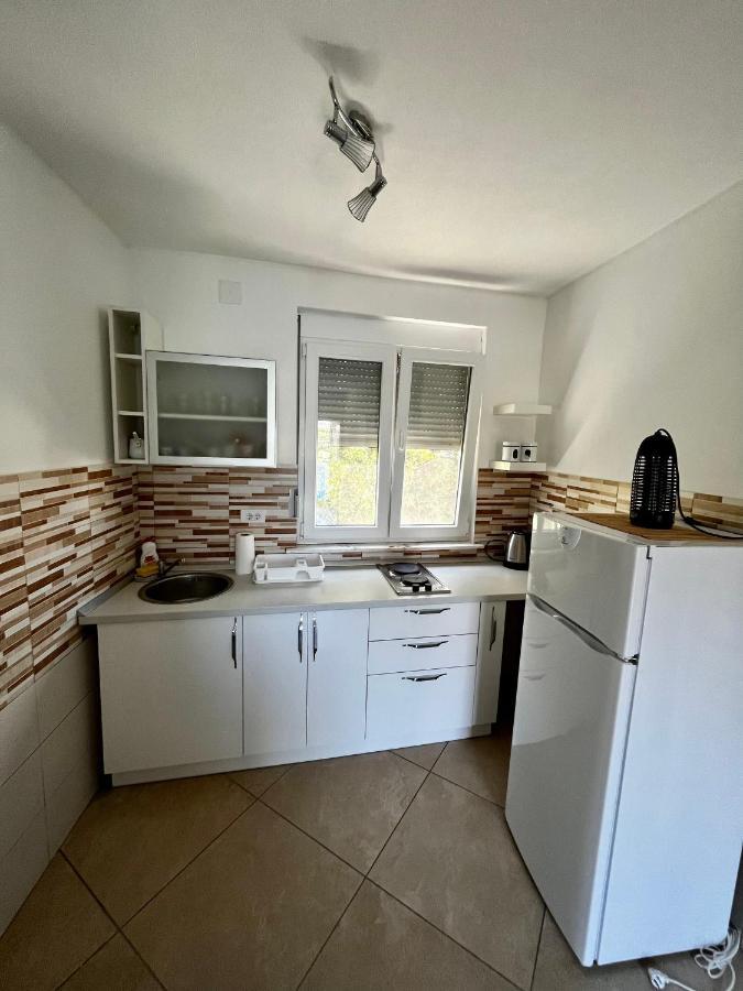 Apartments Apartmani Bojana ウトイェハ エクステリア 写真