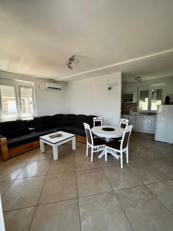 Apartments Apartmani Bojana ウトイェハ エクステリア 写真