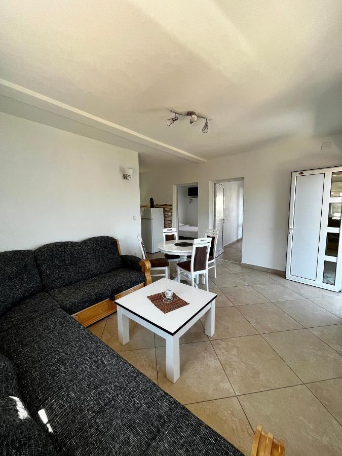 Apartments Apartmani Bojana ウトイェハ エクステリア 写真