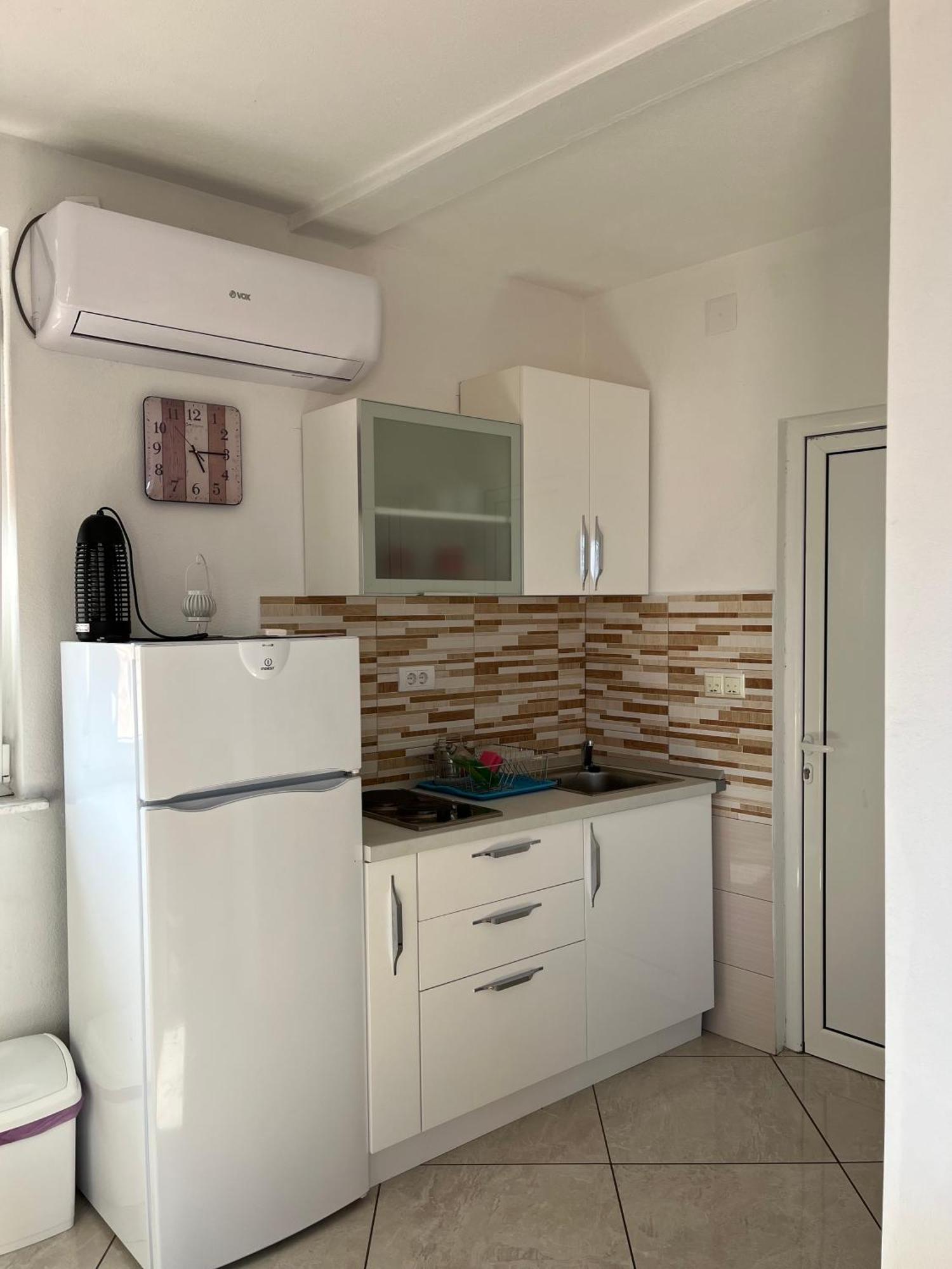 Apartments Apartmani Bojana ウトイェハ エクステリア 写真