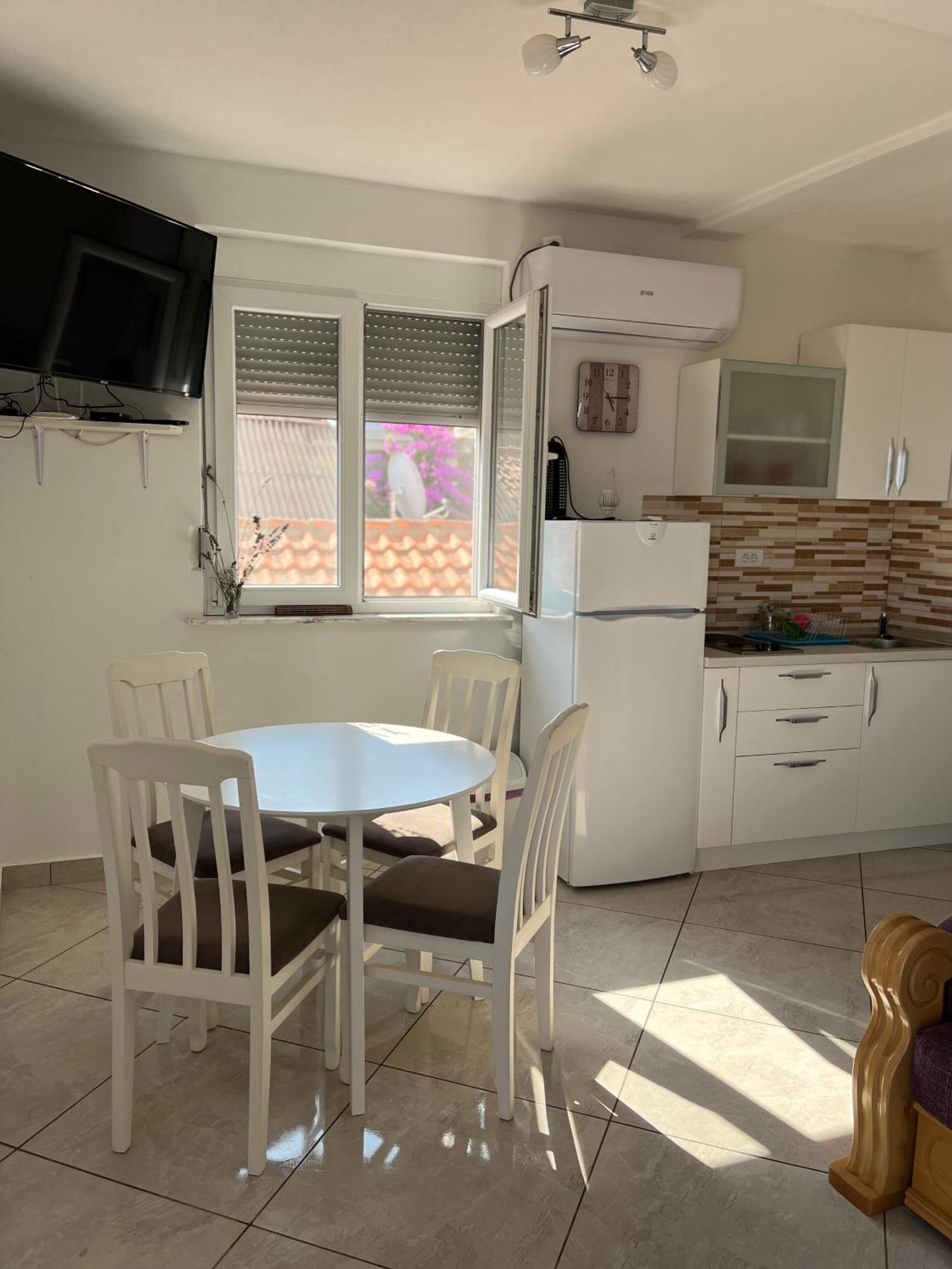 Apartments Apartmani Bojana ウトイェハ エクステリア 写真